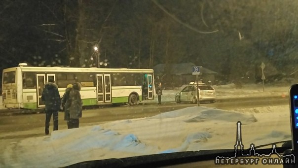 На повороте в Малое Верево, ford не поделился дорожкой с автобусом.