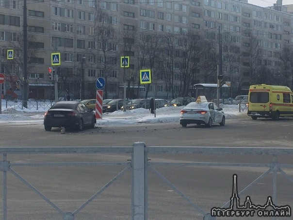 На перекрёстке Димитрова и Будапештской подбили Яндекс