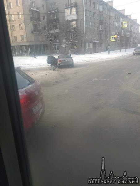 Мерс и Skoda не разъехались на пересечении Ланского шоссе и Новосибирской улицы