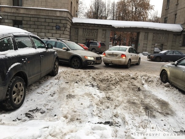 Когда на свободное место хочешь припарковаться не только ты...