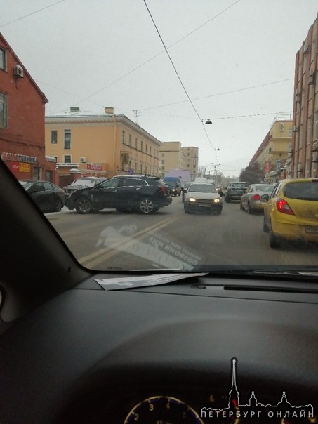 Перегородили дорогу на Уральской улице