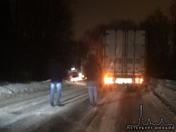 Дорога в Свердлова! Такси улетело в кювет, но фура помогла вытащить.