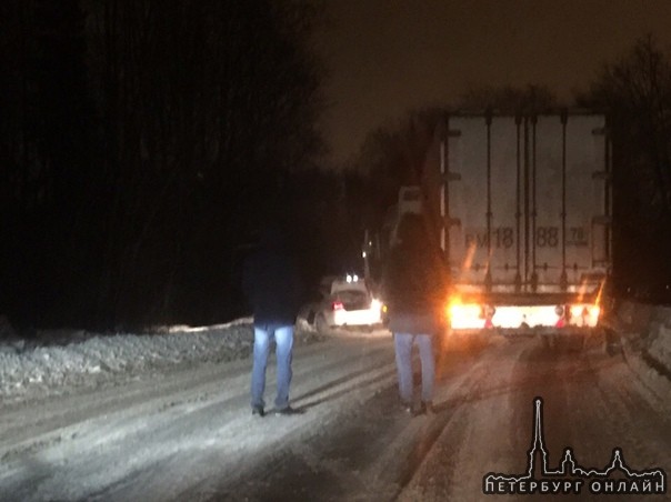 Дорога в Свердлова! Такси улетело в кювет, но фура помогла вытащить.