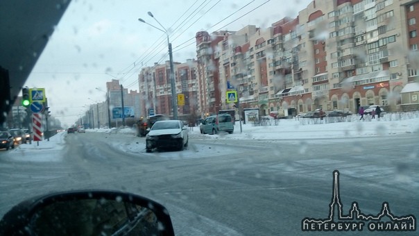 И снова авария на перекрестке Ленинского проспекта и ул. Котина.