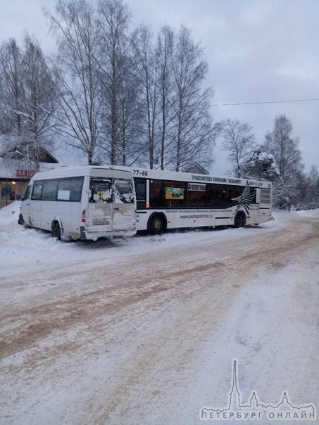 На Приозерской трассе у поворота в Вартемяги( весовая) 433 автобус приехал в 436 маршрутку.