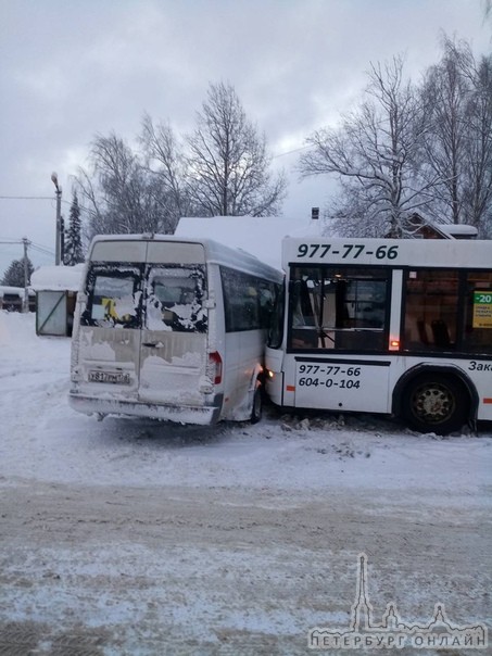 На Приозерской трассе у поворота в Вартемяги( весовая) 433 автобус приехал в 436 маршрутку.
