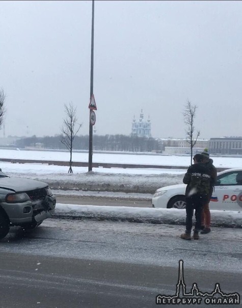 Ищем свидетелей с видеорегистраторами , которые проезжали по Свердловской набережной напротив Смольн...