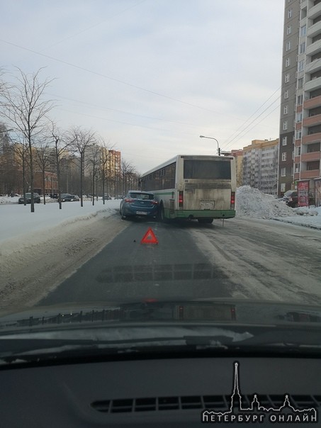 Как Hyundai и автобус единственную пососу на Захарова делили