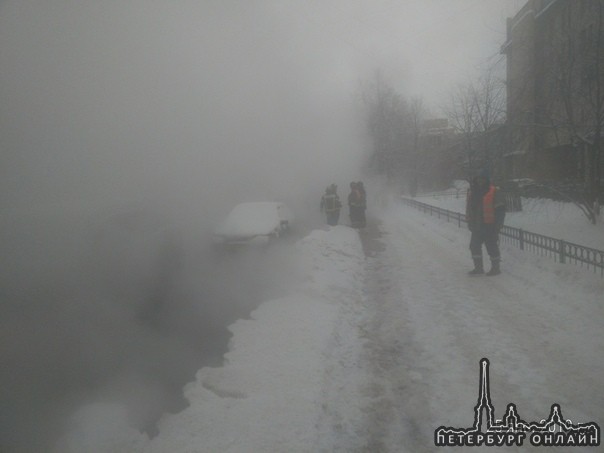 На 8я красноармейской прорыв горячей воды.