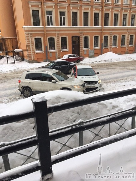 Херсонская. Mercedes и hyundai.