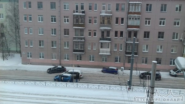 Авария на Новочеркасском пр. у д. 61 в сторону Зольной ул.