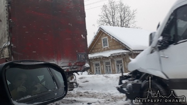 В Рябово, Тосненского района, в сторону Москвы небольшая авария