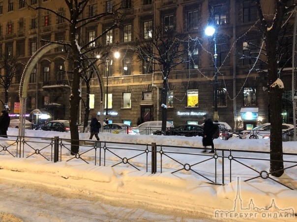 25 ноября санкт петербург. Большая Конюшенная 11 Санкт-Петербург. Большая Конюшенная улица Санкт-Петербург 11. Большая Конюшенная парковка. ДЛТ парковка.