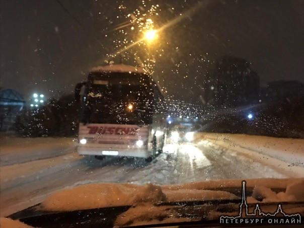 Перекрыли Туполевскую улицу у Метро, автобус в засаде