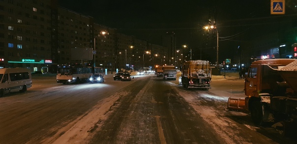 Дтп на перекрестке Солдата Корзуна и пр. Ветеранов. одна полоса в сторону метро.