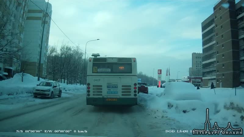 Еду домой пристроился за автобусом, и тут вылетает маршрутка и дает угла, автобус меня спас, Я в шо...