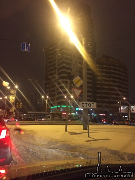 Не работает светофор на перекрестке пр.Славы и Бухарестской
