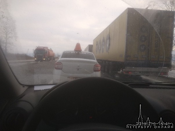 На Московском шоссе перед Ям-Ижорой в направлении области мёртвая пробка, вообще не движется. Говоря...