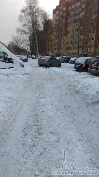 На ул. Захарова 11 села в снегу машина. Помогите вытянуть!!!!
