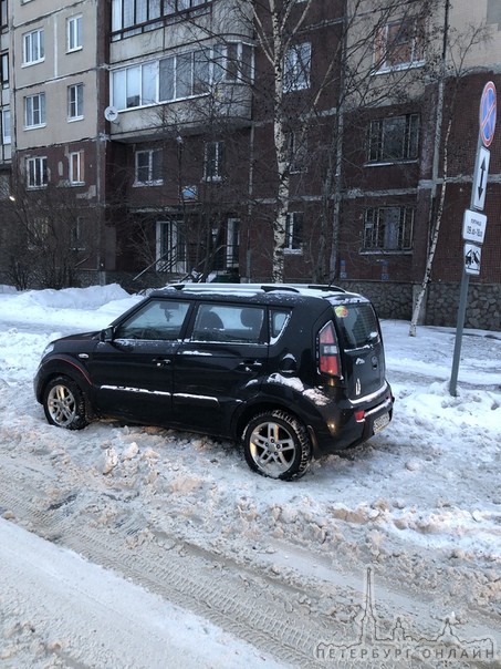 Застряли в снегу на Пятилеток у дома 19 в кармане.