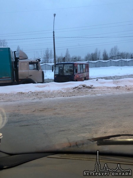 В Уманском переулке лобовое автобус и маз