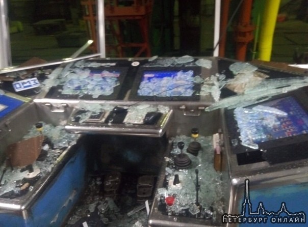 В Колпино на заводе спецсталь произошёл взрыв трубы высокого давления, машинист пресса в тяжелом сос...