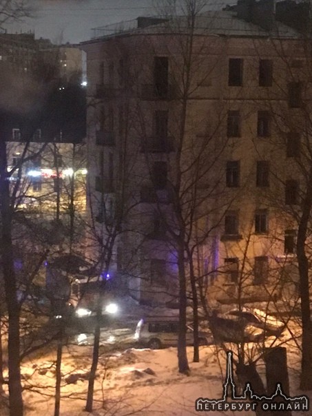 На улице Зои Космодемьянской в очередной раз горит нежилой дом 6 к 2
