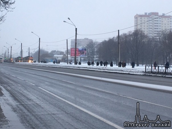 Пришлось идти пешком по шпалам