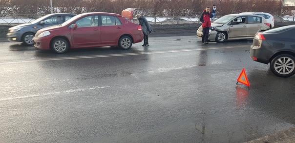 4 автомобиля попали в ДТП на перекрестке Передовиков и Ударников