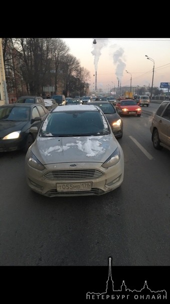 15 февраля с уличной парковки ТЦ Охта Молл в период с 10:45-18:00 был угнан автомобиль Ford Focus 3 ...
