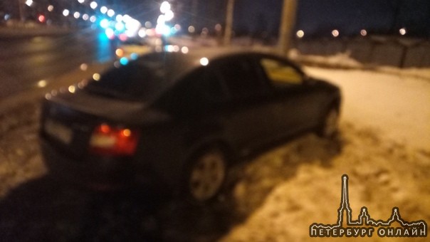 Двое, возможно, в сао, не адекватно вели себя на дороге, вылетели с дороги на Суздальском 73