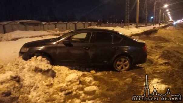 Двое, возможно, в сао, не адекватно вели себя на дороге, вылетели с дороги на Суздальском 73