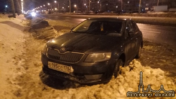 Двое, возможно, в сао, не адекватно вели себя на дороге, вылетели с дороги на Суздальском 73