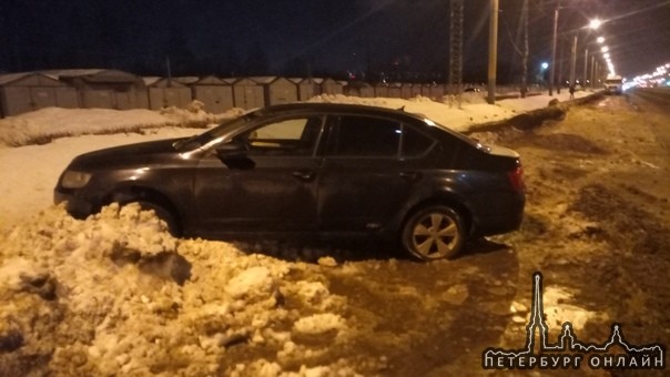 Двое, возможно, в сао, не адекватно вели себя на дороге, вылетели с дороги на Суздальском 73