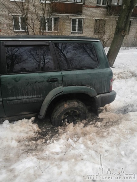 Сегодня в 5 утра на Гражданском 27к2 трое отчаянных молодых людей, сломав заграждение, поехали покор...