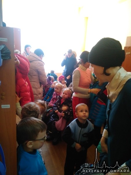 Вчера во время дневного сна, сегодня перед обедом эвакуация детского сада 38 Красносельского район...