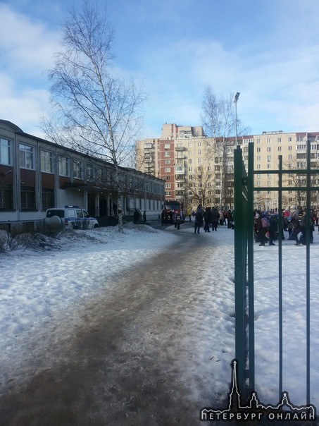 Эвакуация в 247 школе Красносельского района