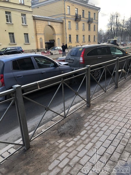Дтп перекрыло движение по Среднеохтинскому в сторону Красногвардейской площади