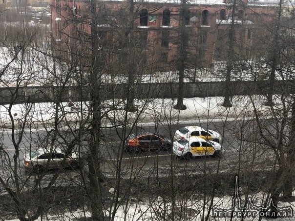 Противостояние делимобиля и такси на Красносельском ш.