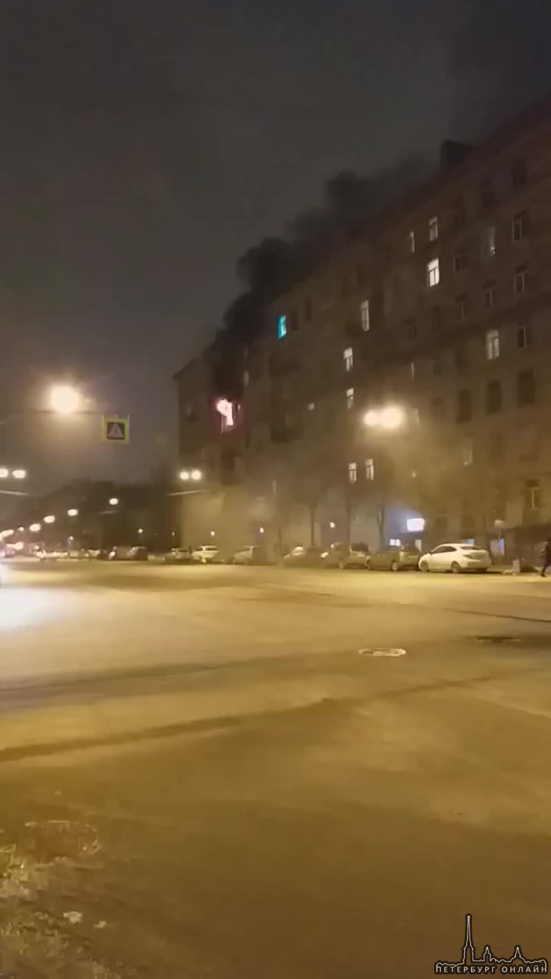 На Московской горит дом