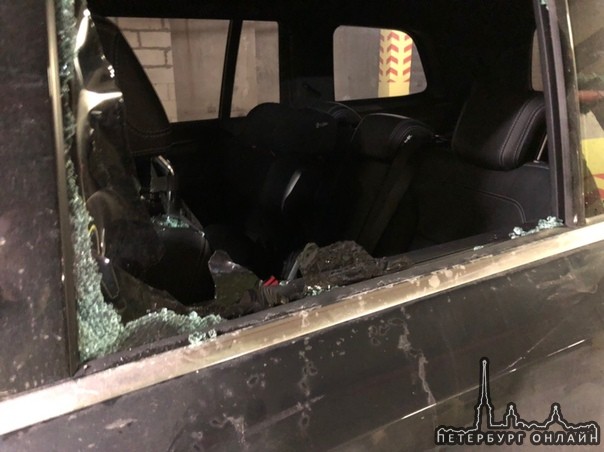 Сегодня , в 17:00 около Фитнес Хауса на Пискаревском пр., на парковке, разбили стекло у автомобиля ...