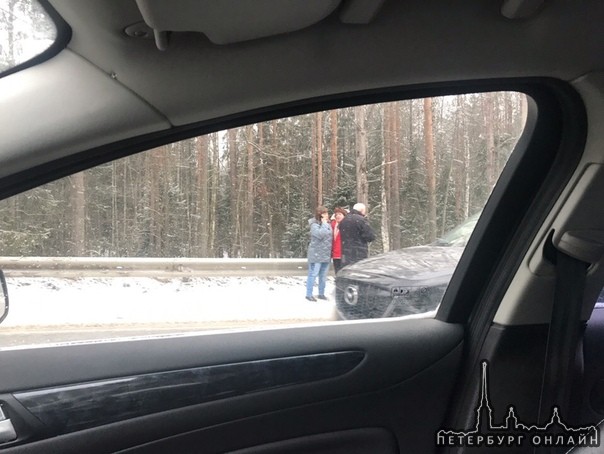 На Выборгском шоссе будет жарко, там ДТП , Mazda по ехала в багажник Форду