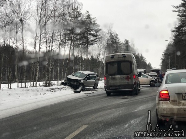 Сразу за Солнечным в сторону Сестрорецка произошло лобовое ДТП. Пробка собралась в обе стороны.