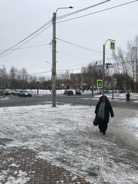 Дастер и Цивик не поделили проезд перекрестка Светлановского и Байкова