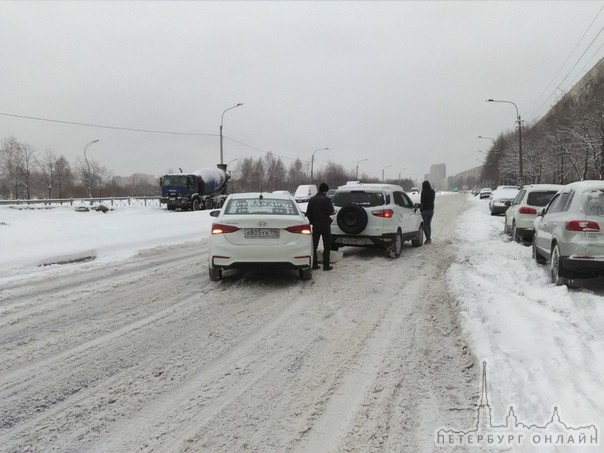 Авария на Луначарского 98 перед Светлановским пр.