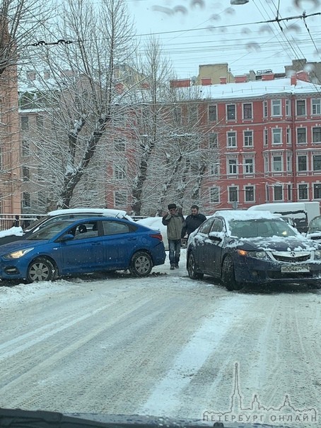 Акура и Hyundai не разъехались на Кронверкской улице