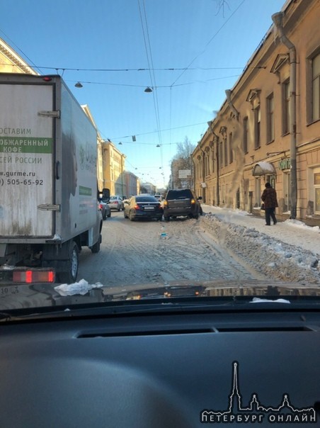 ДТП в правом ряду на Старо-Петергофском пр. в сторону Рижского пр.