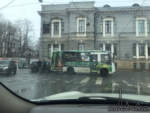 Спортейдж и маршрутка в ДТП на перекрёстке Рузовской и Загородного