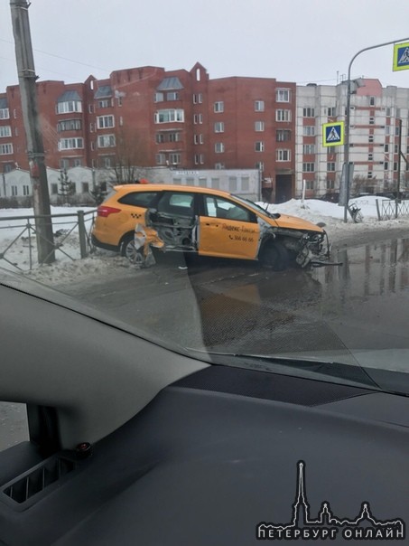 У Яндекс.такси утро не задалось в пос.Тельмана. Машина в хлам. На дороге в этом мест пешеходный пере...