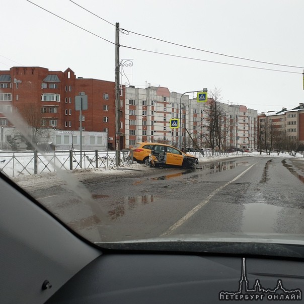 У Яндекс.такси утро не задалось в пос.Тельмана. Машина в хлам. На дороге в этом мест пешеходный пере...